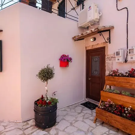 Alia House Doukádes