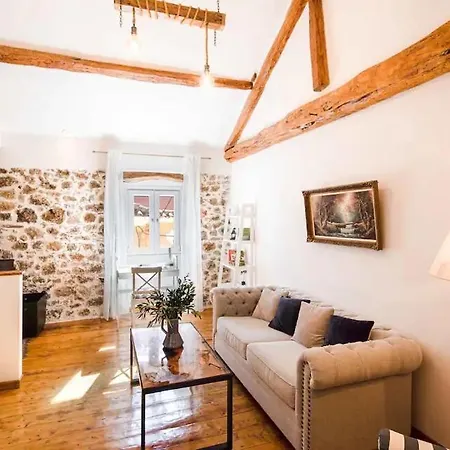 Alia House Holiday home Doukades