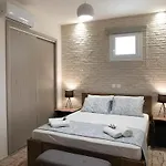 Alia House 펜션 *