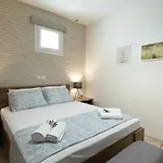 Alia House 펜션 *